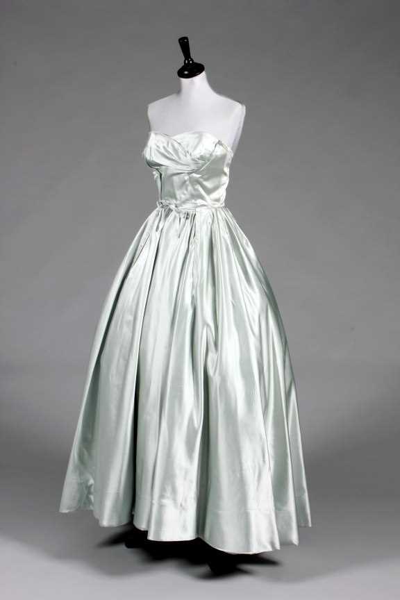 Lot 102 - A Jacques Fath couture ice-blue satin ball