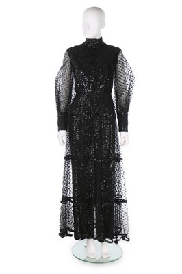 Lot 146 - An Oscar de la Renta fully sequined black...