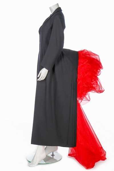 Click for high resolution Lot 199 - A fine and rare Yohji Yamamoto bustle coat,...
