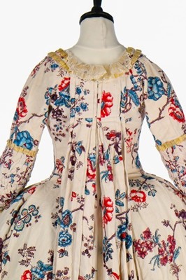 Lot 34 - A printed cotton 'Indienne' robe à la Franaise,...