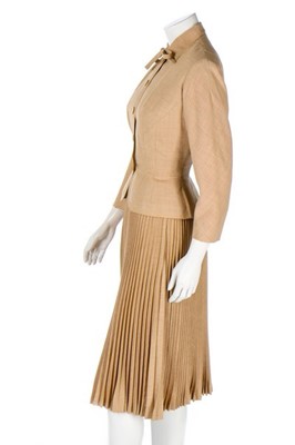 Lot 82 - A Pierre Balmain couture oatmeal linen suit,...