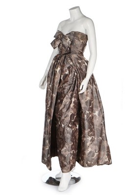 Lot 313 - A Christian Dior London chiné taffeta evening...