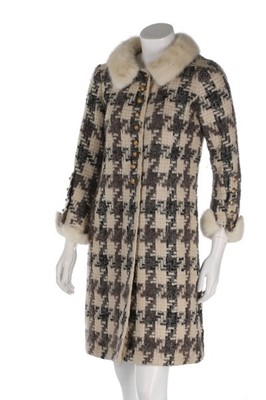 Lot 194 - A Chanel couture hound's-tooth checked coat,...