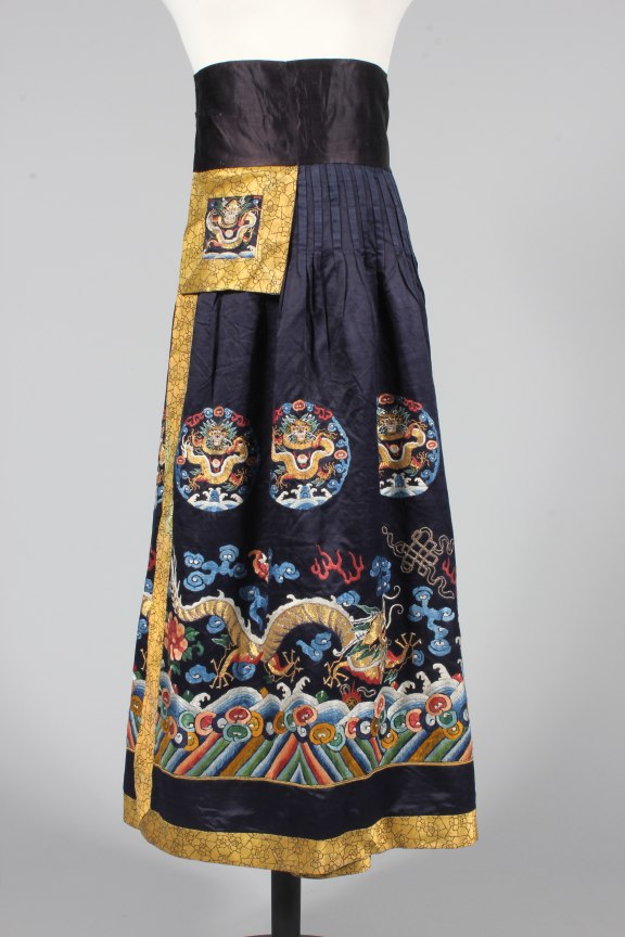 Lot 231 - An embroidered midnight blue satin chaofu