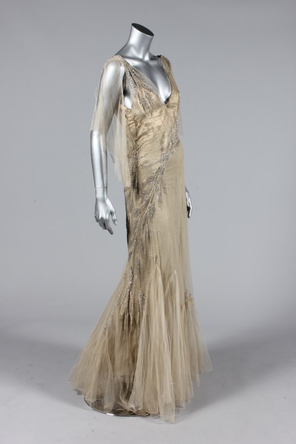 Lot 260 - A couture silk tulle court