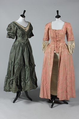 Lot 263 - A general group of Victorian/Edwardian women's...