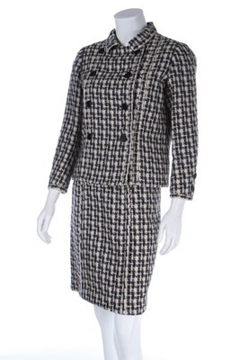 Lot 36 - A Chanel couture tweed suit, 1971, labelled...