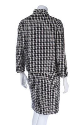Lot 36 - A Chanel couture tweed suit, 1971, labelled...