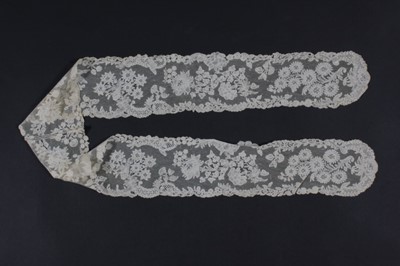 Lot 415 - A pair of joined Point d'Angleterre lappets,...