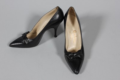 Lot 435 - A good group of ladies shoes, mainly 1950s and...