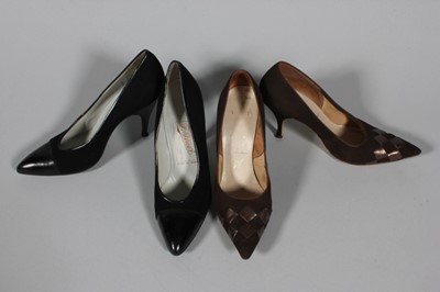 Lot 437 - A good group of ladies shoes, mainly 1950s and...