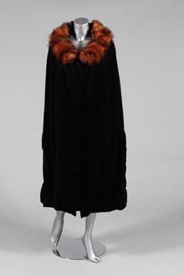 Lot 309 - A Paquin black velvet evening cape, Winter,...