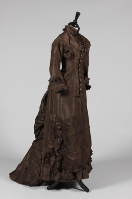 Lot 323 - A chocolate brown taffeta promenade gown,...