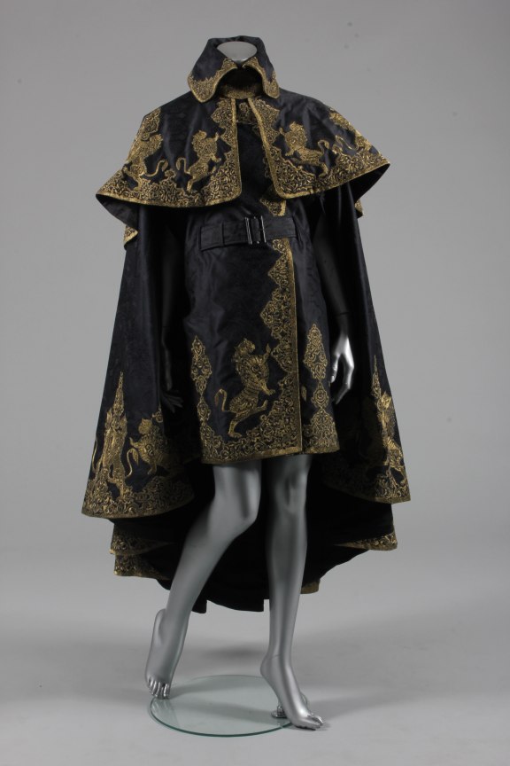 【送料&関税込】Alexander McQueen Dress With Cape Alexander McQueen Paris Ready to Wear Autumn Winter Final
