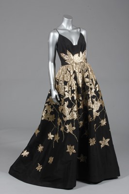 Lot 255 - An Oscar de la Renta ball gown, Autumn-Winter,...