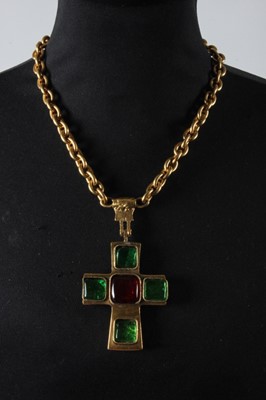 Lot 32 - A Chanel gilt chain necklace with pearl...