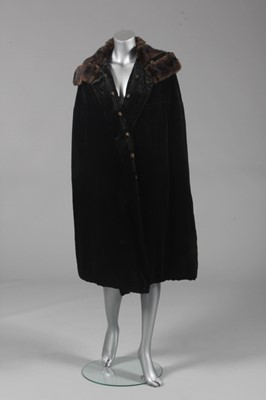 Lot 103 - A Jeanne Lanvin couture velvet cape,...