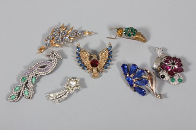 Lot 14 - A group of brooches, 1940s-50s, including rare...