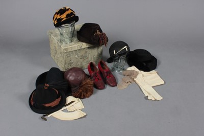 Lot 169 - Accessories, 1930s-40s, comprising: pair of...