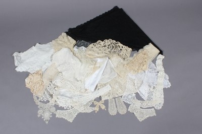 Lot 174 - A general collection of lace, mainly circa...