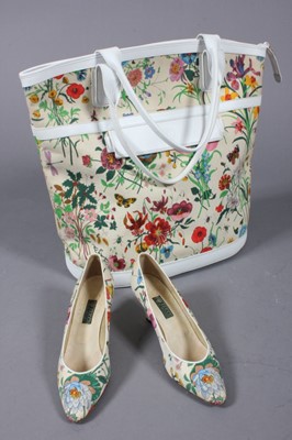 Lot 193 - A Gucci floral canvas beach bag and matching...