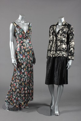 Lot 198 - A pretty printed chiffon bias cut evening gown,...