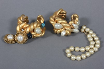 Lot 321 - A group of mainly Chanel jewellery, 1980s,...