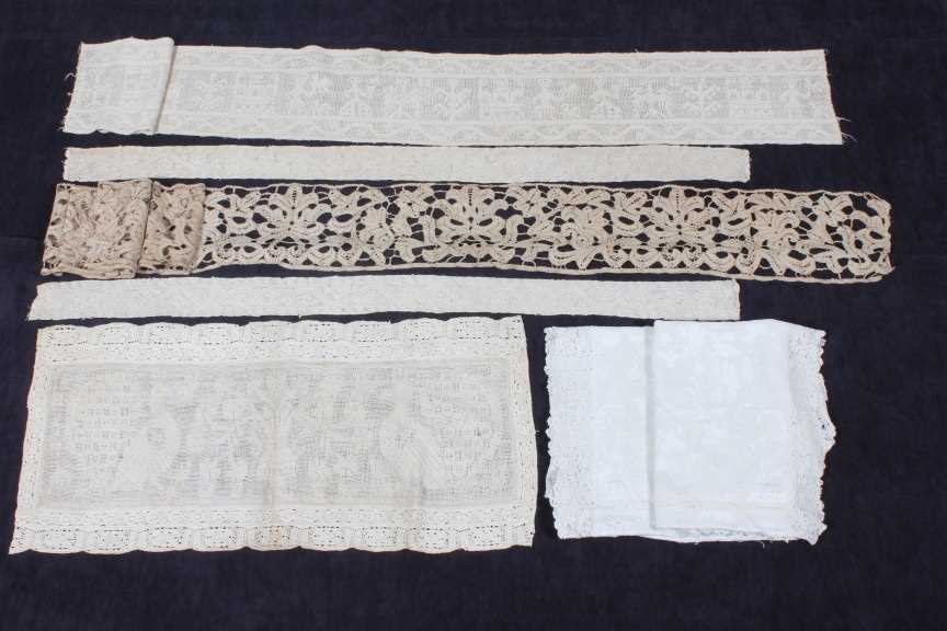 Lot 8 - An interesting group of 17th/18th century lace,...