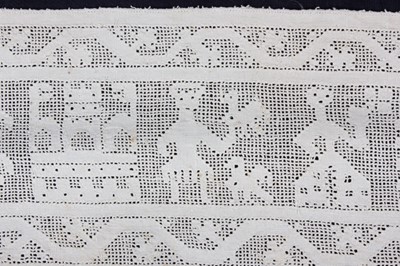 Lot 8 - An interesting group of 17th/18th century lace,...