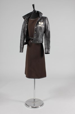 Lot 185 - A Courrèges chocolate brown wool shift dress...