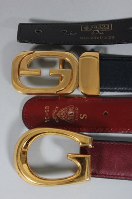 Lot 213 - A large group of men's and women's belts...