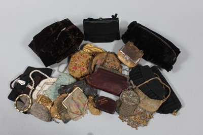 Lot 29 - A large group of bags and purses, mainly 1920s-...