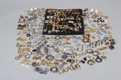 Lot 331 - A general group of ear-rings, mainly 80s,...