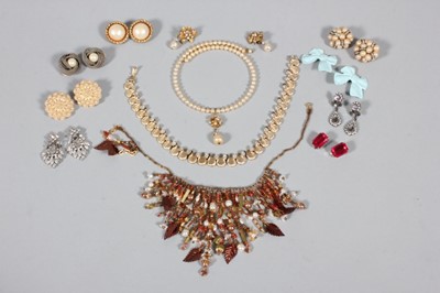 Lot 106 - A Miriam Haskell pearl choker necklace and...