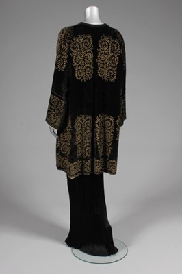Lot 39 - A fine Mariano Fortuny stencilled velvet...