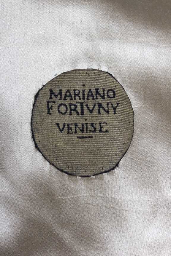Lot 39 - A fine Mariano Fortuny stencilled velvet