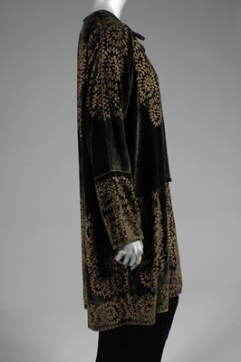 Lot 39 - A fine Mariano Fortuny stencilled velvet...