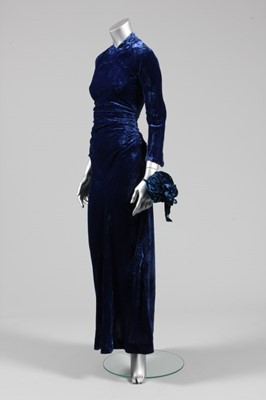 Lot 45 - An early Maggy Rouff couture sapphire-blue...