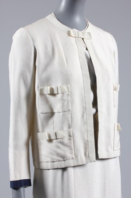 Lot 81 - A Chanel couture ivory slubbed silk suit,...