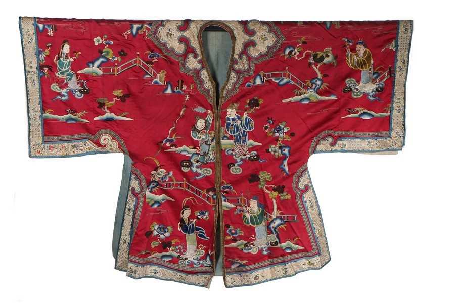 Lot 439 - An embroidered informal robe, chang-fu,...