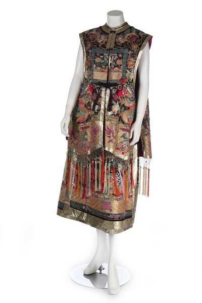 Lot 440 - A woman's embroidered xiapei and chaofu style...