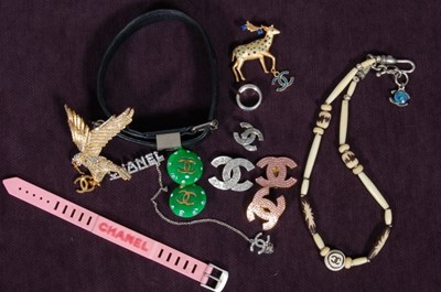 Lot 150 - A group of assorted Chanel jewellery and...