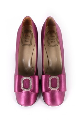 Lot 320 - A pair of Christian Dior purple satin shoes,...