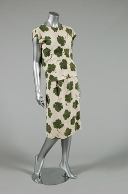 Lot 25 - A Balenciaga couture vine-print silk day...