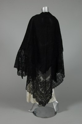 Lot 291 - A large tri-angular shawl in fine imitation...