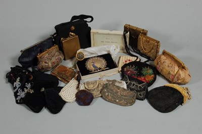 Lot 46 - An interesting group of bags and purses,...