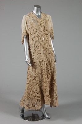 Lot 47 - An ecru silk and tapelace coat, circa 1910,...