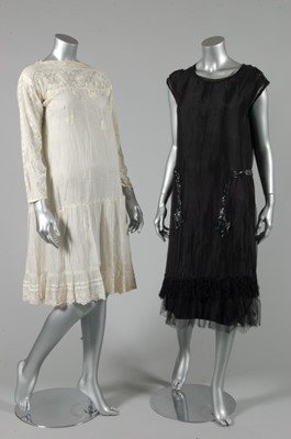 Lot 49 - A group of 1920s ladies clothing, ten...