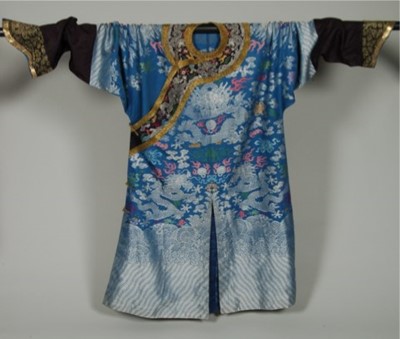 Lot 67 - A brocaded silk dragon robe, Chinese, early...