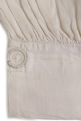 Lot 171 - A rare gentleman's linen shirt, late 18th...